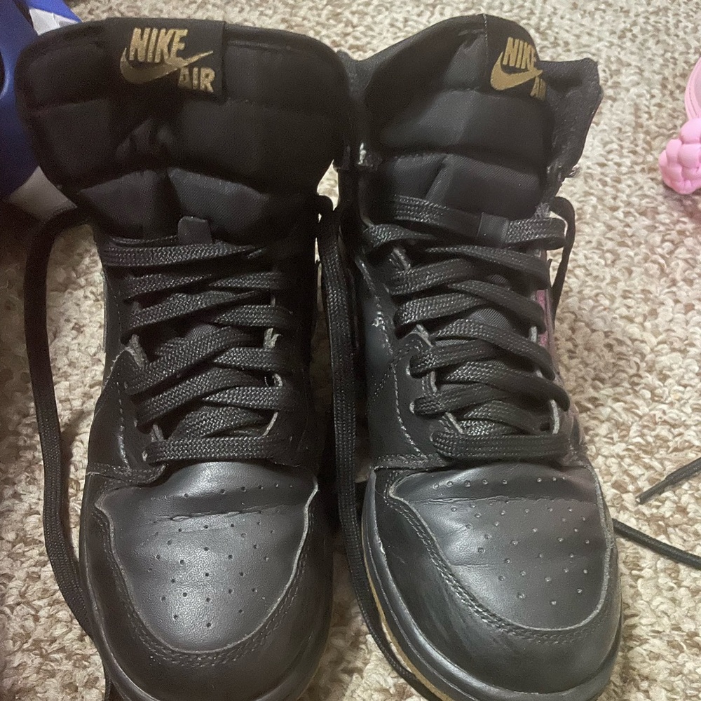 Size 5.5 lightly used Nike sneakers